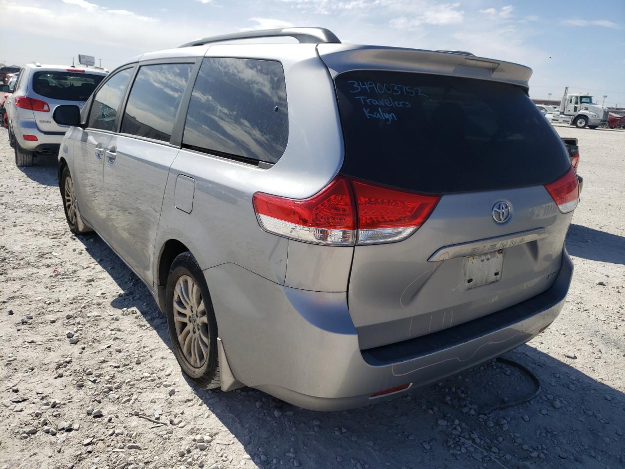 Photo 3 from auction – 2013 TOYOTA SIENNA XLE with VIN 5TDYK3DC0DS315631