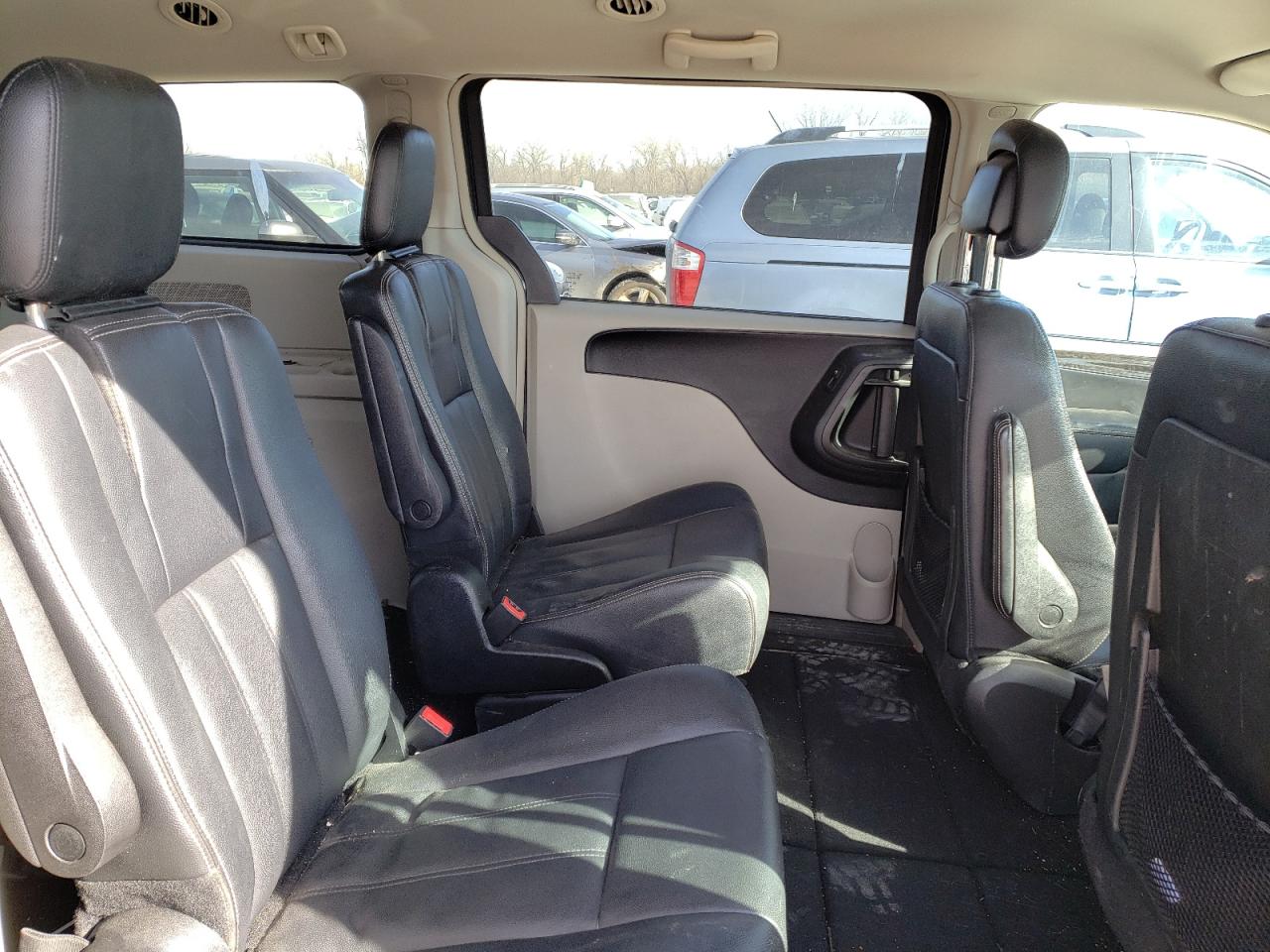 Photo 6 from auction – 2014 CHRYSLER TOWN & COU with VIN 2C4RC1BG6ER247132