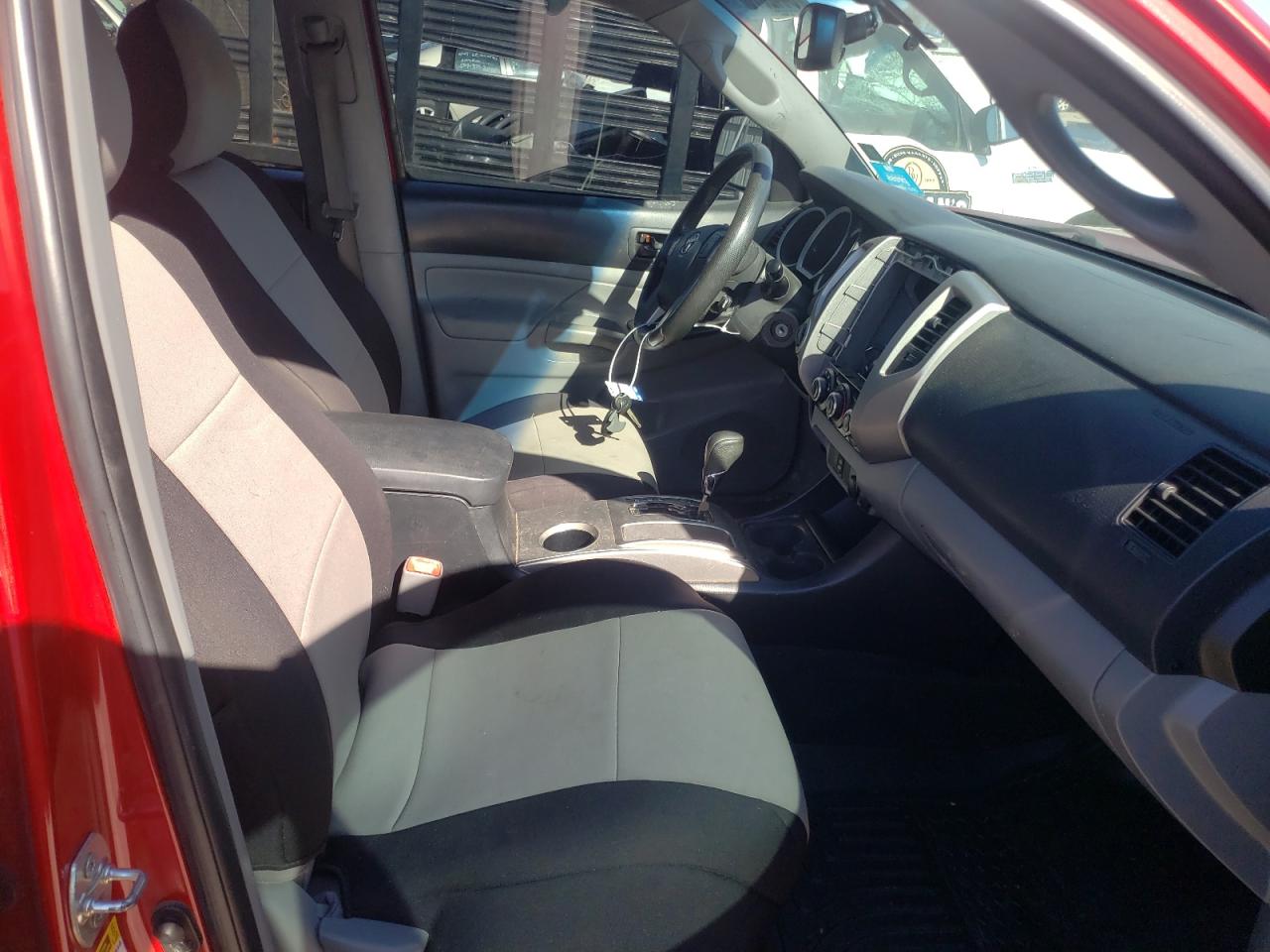 Photo 5 from auction – 2012 TOYOTA TACOMA DOU with VIN 3TMLU4EN2CM101698