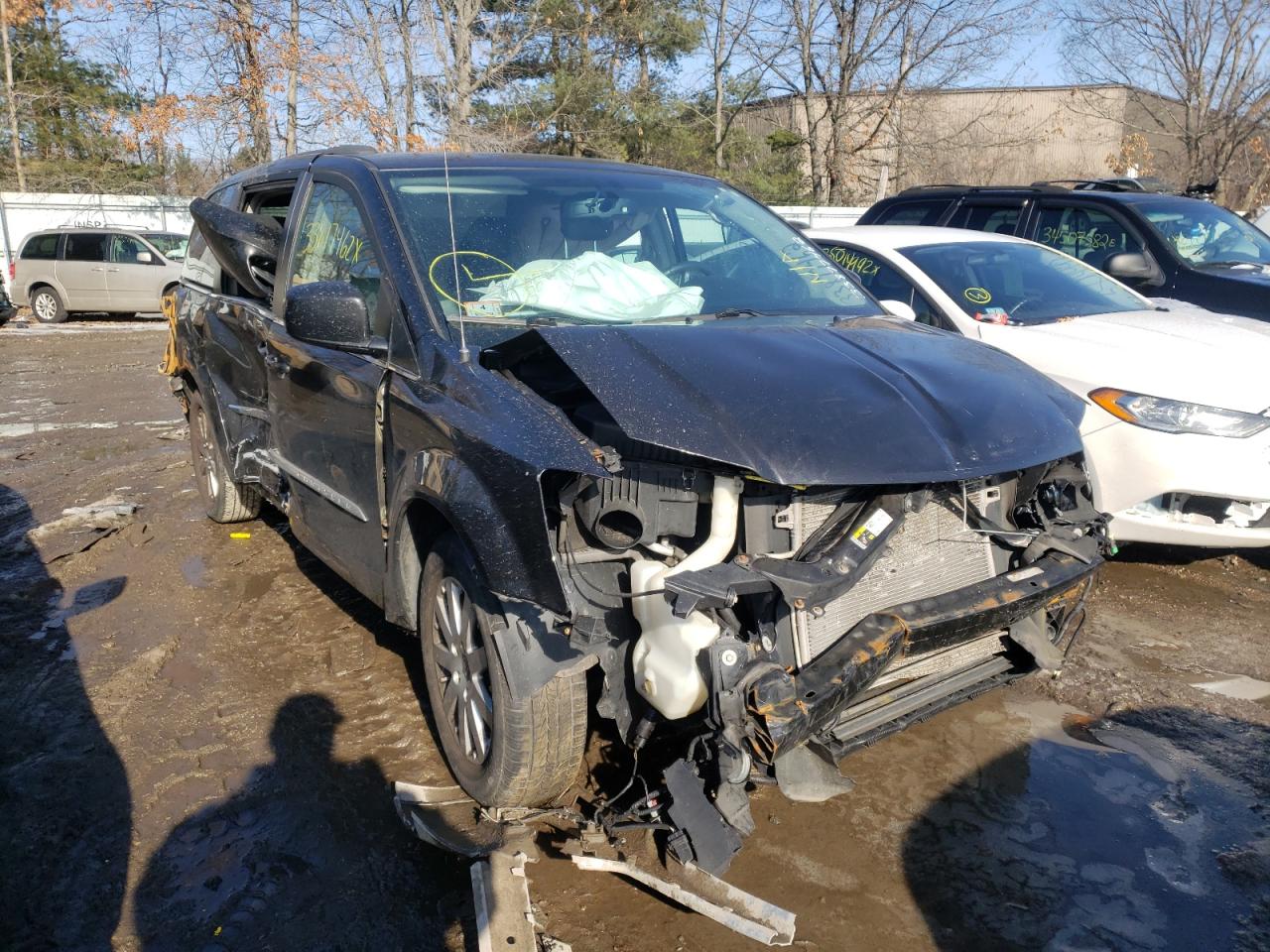 Photo 1 from auction – 2014 CHRYSLER TOWN & COU with VIN 2C4RC1BG4ER445613