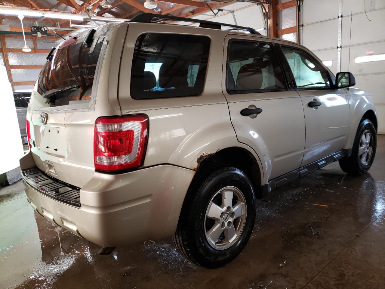 Photo 4 from auction – 2010 FORD ESCAPE XLT with VIN 1FMCU0D78AKB09901
