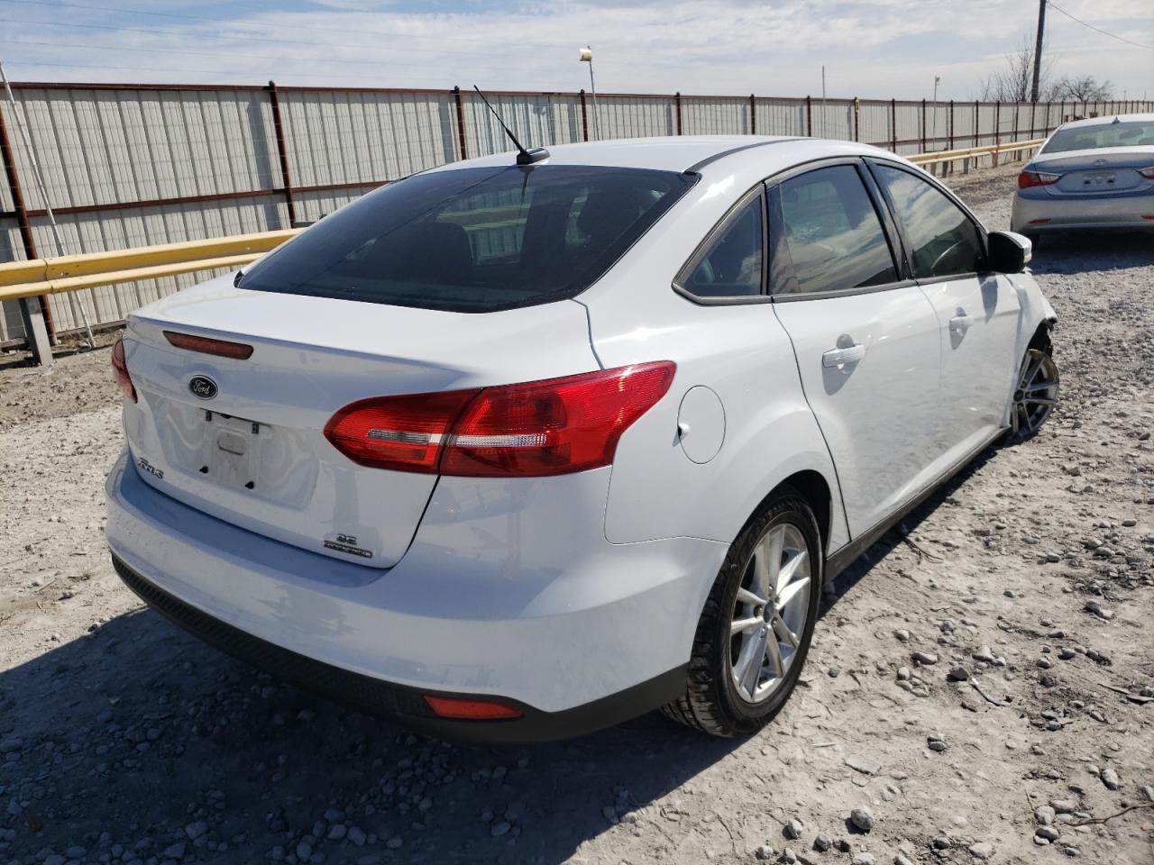 Photo 4 from auction – 2016 FORD FOCUS SE with VIN 1FADP3F20GL267452