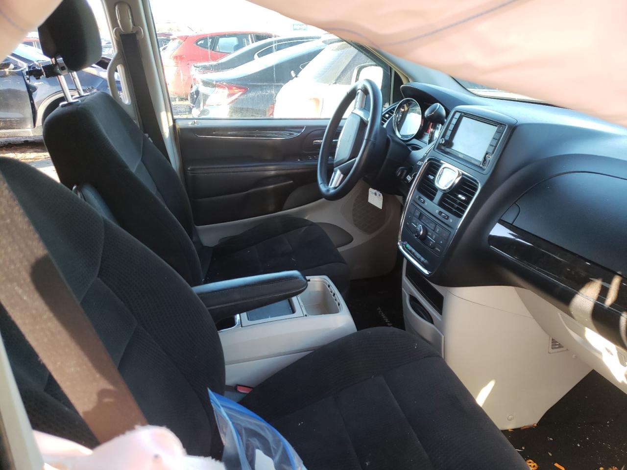 Photo 5 from auction – 2012 CHRYSLER TOWN & COU with VIN 2C4RC1BG8CR339548