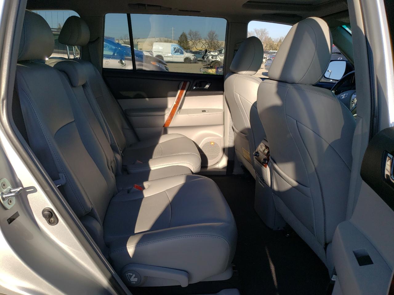 Photo 6 from auction – 2011 TOYOTA HIGHLANDER with VIN 5TDDK3EHXBS069225