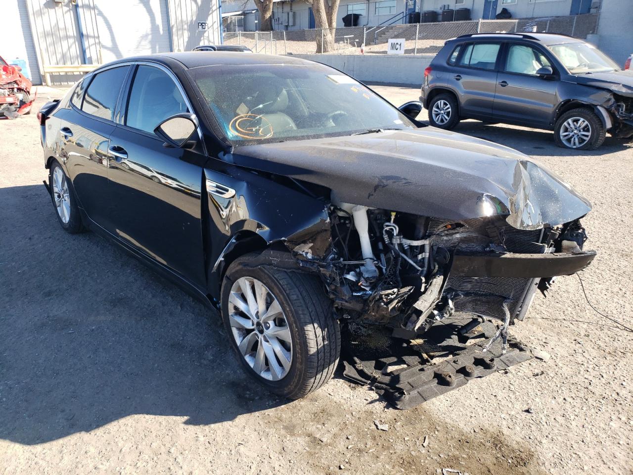 KIA OPTIMA EX 2016 with VIN 5XXGU4L30GG066170 - Photo from auction