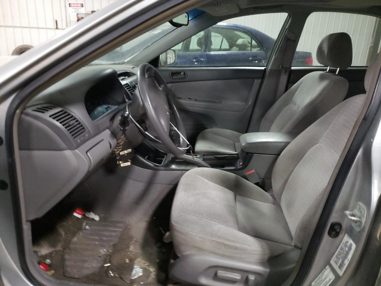 Photo 5 from auction – 2002 TOYOTA CAMRY LE A with VIN 4T1BE32K72U570482