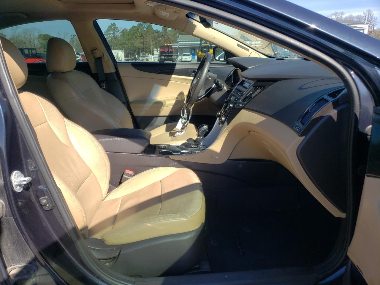 Photo 5 from auction – 2013 HYUNDAI SONATA SE with VIN 5NPEC4AC3DH690459