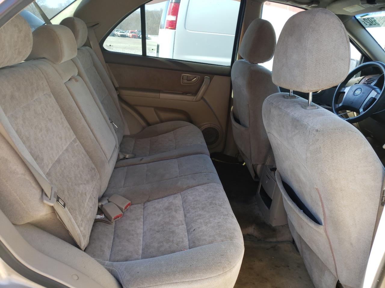 Photo 6 from auction – 2006 KIA SORENTO EX with VIN KNDJD733865632053
