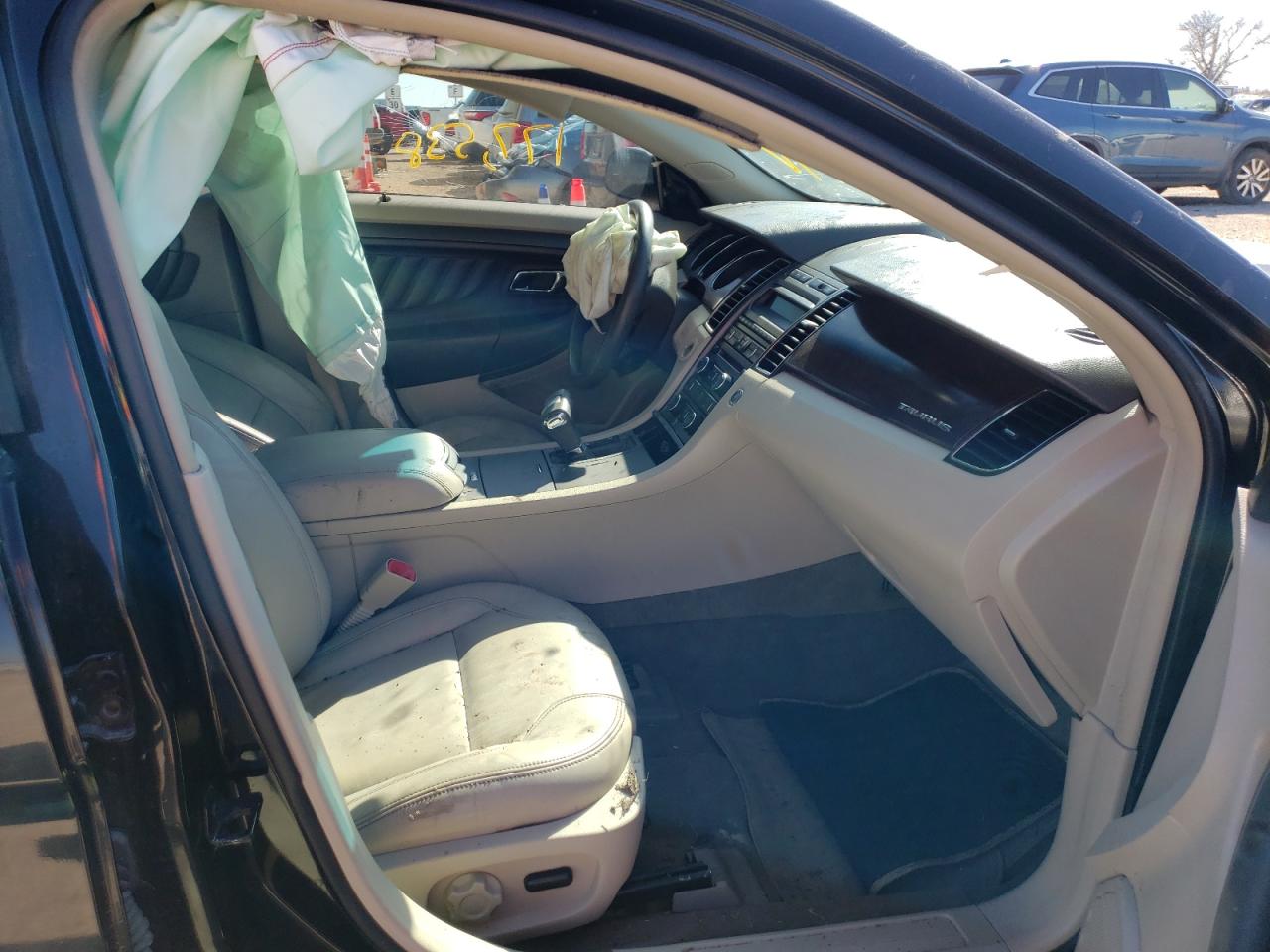 Photo 5 from auction – 2011 FORD TAURUS SEL with VIN 1FAHP2EW6BG125690