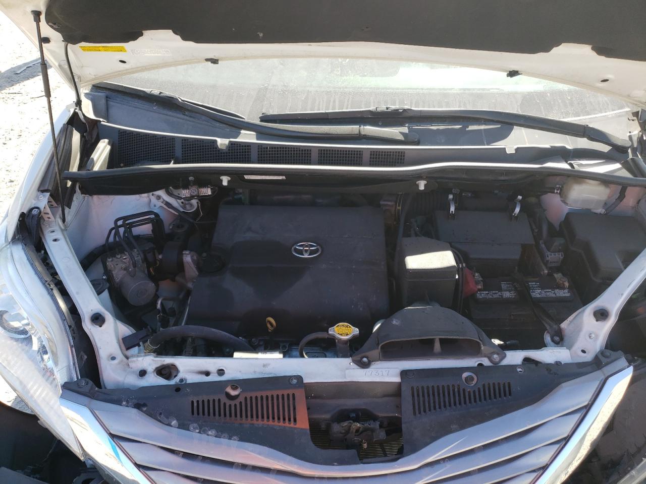 Photo 7 from auction – 2016 TOYOTA SIENNA XLE with VIN 5TDDK3DC1GS145198
