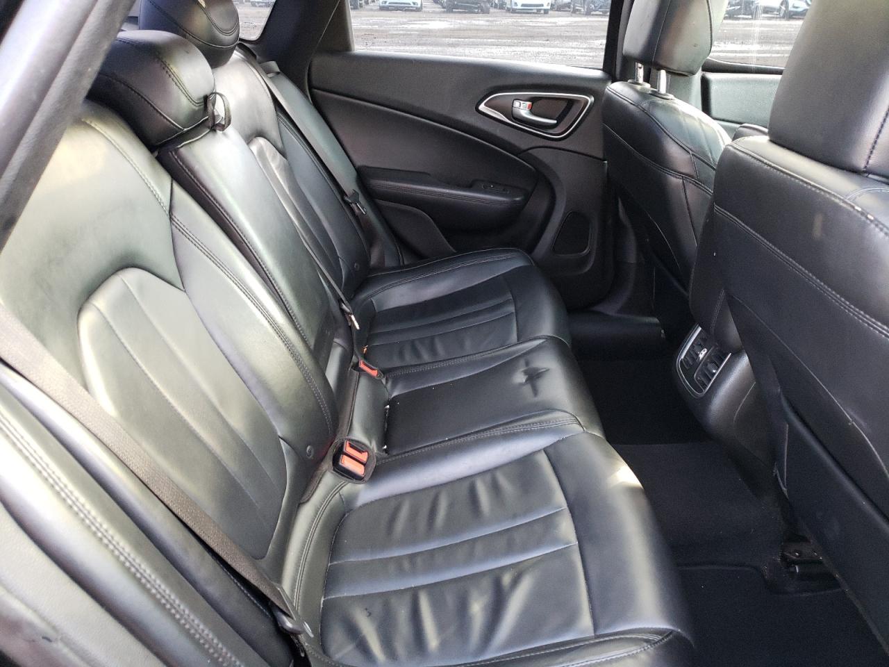 Photo 6 from auction – 2015 CHRYSLER 200 C with VIN 1C3CCCCG9FN673593