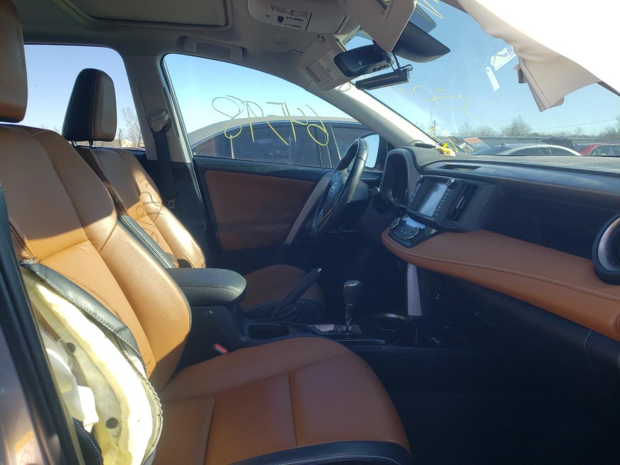Photo 5 from auction – 2016 TOYOTA RAV4 LIMIT with VIN 2T3DFREV3GW466844