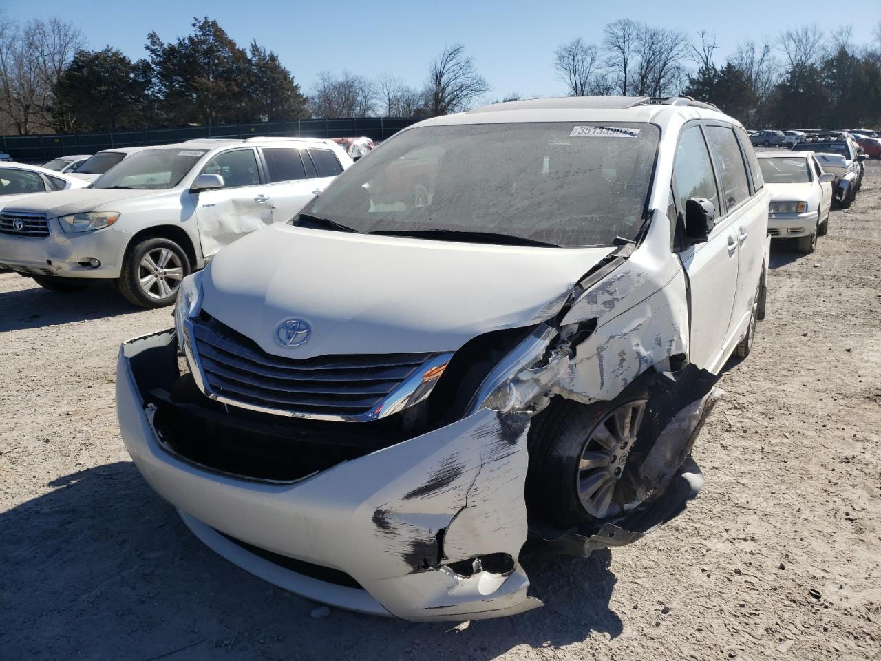Photo 2 from auction – 2016 TOYOTA SIENNA XLE with VIN 5TDDK3DC1GS145198