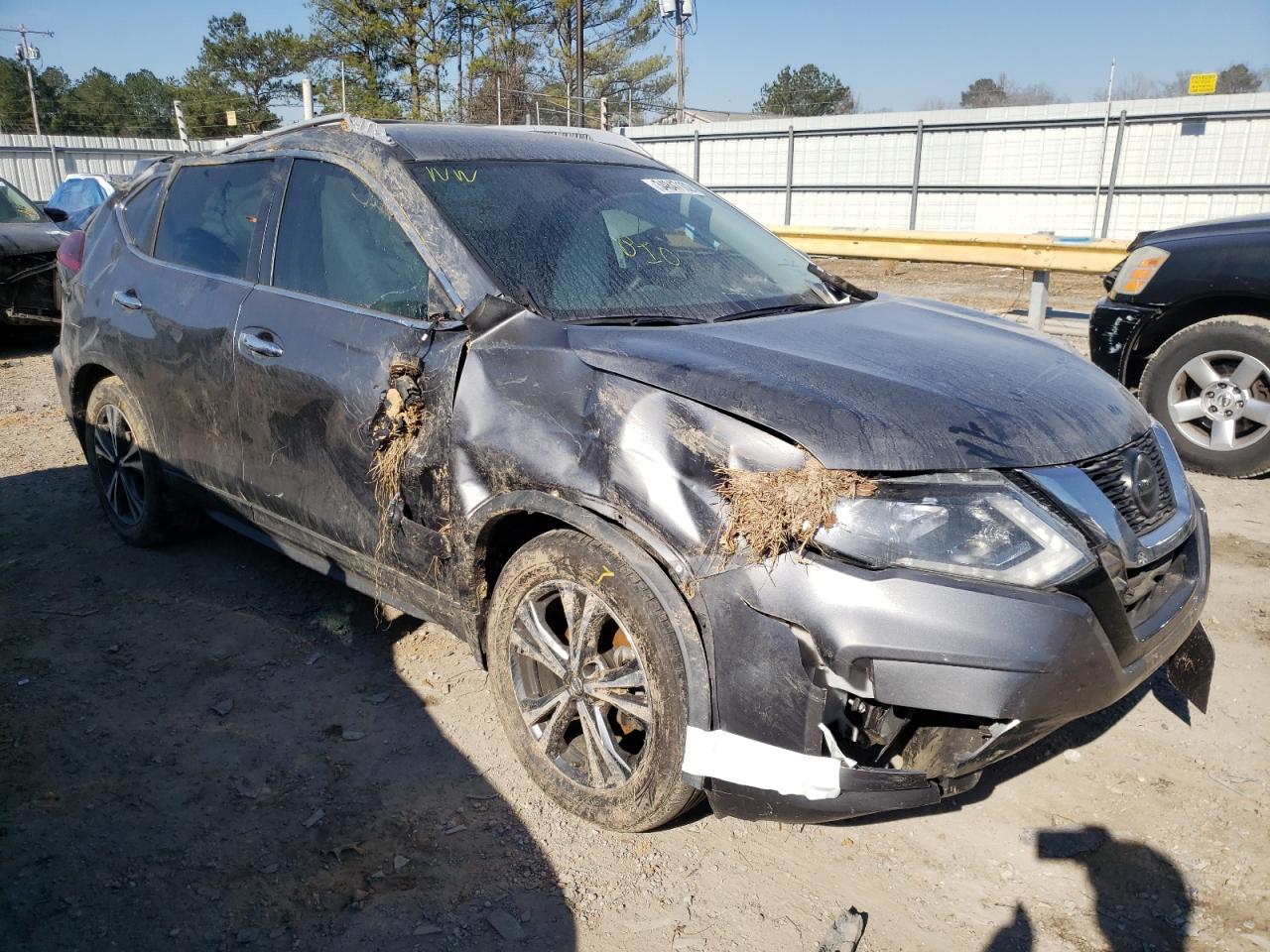 Photo 1 from auction – 2019 NISSAN ROGUE S with VIN 5N1AT2MT3KC767236