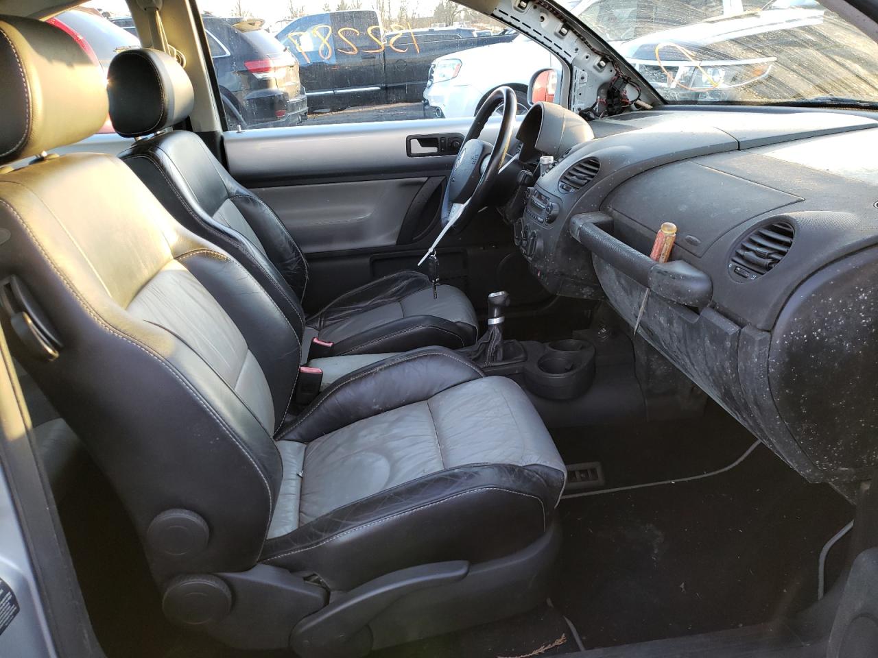 Photo 5 from auction – 2002 VOLKSWAGEN NEW BEETLE with VIN 3VWFE21C02M451992