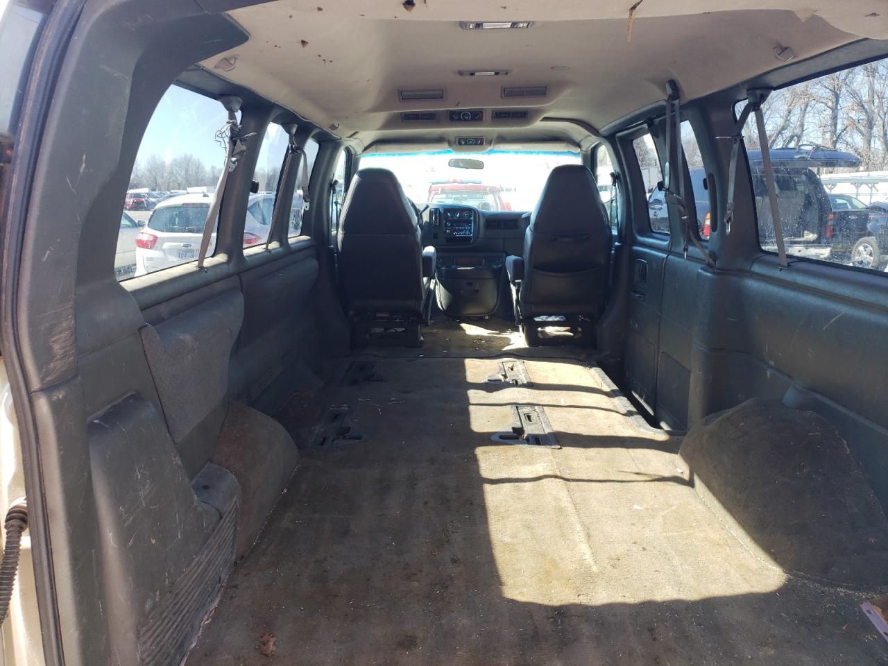 Photo 6 from auction – 2002 CHEVROLET EXPRESS G1 with VIN 1GNFG15R921105580