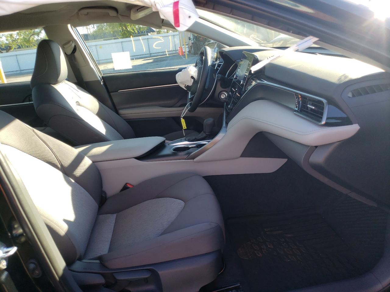 Photo 5 from auction – 2022 TOYOTA CAMRY LE with VIN 4T1C11AK2NU652517