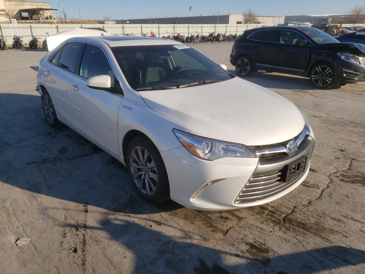 TOYOTA CAMRY HYBR 2016 with VIN 4T1BD1FK3GU186613 - Photo from auction