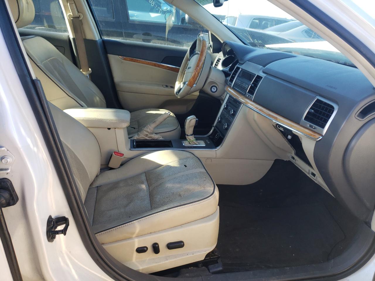 Photo 6 from auction – 2011 LINCOLN MKZ with VIN 3LNHL2JCXBR757999