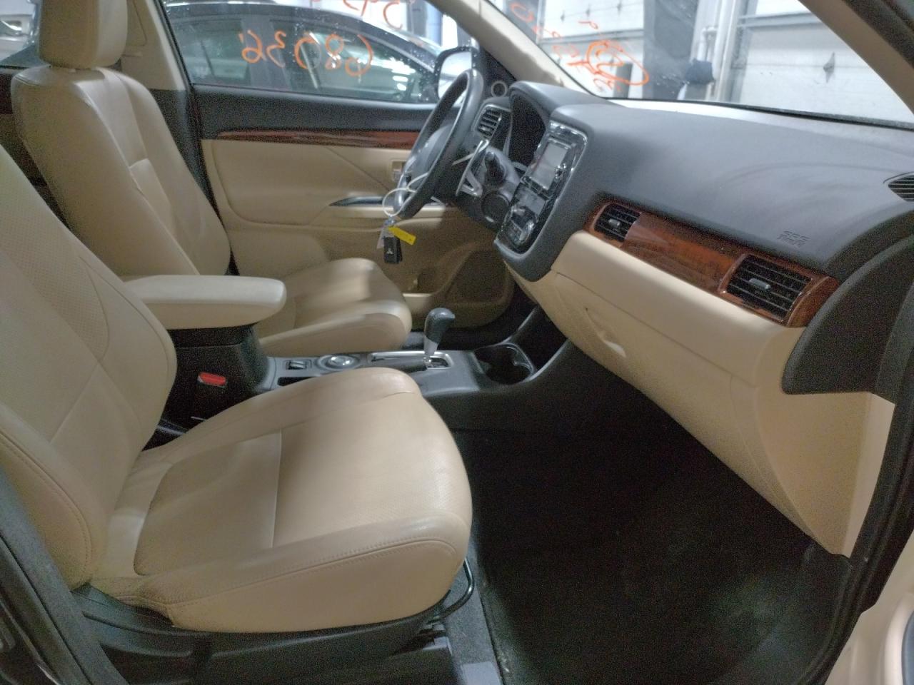 Photo 5 from auction – 2015 MITSUBISHI OUTLANDER with VIN JA4JZ4AX4FZ012907