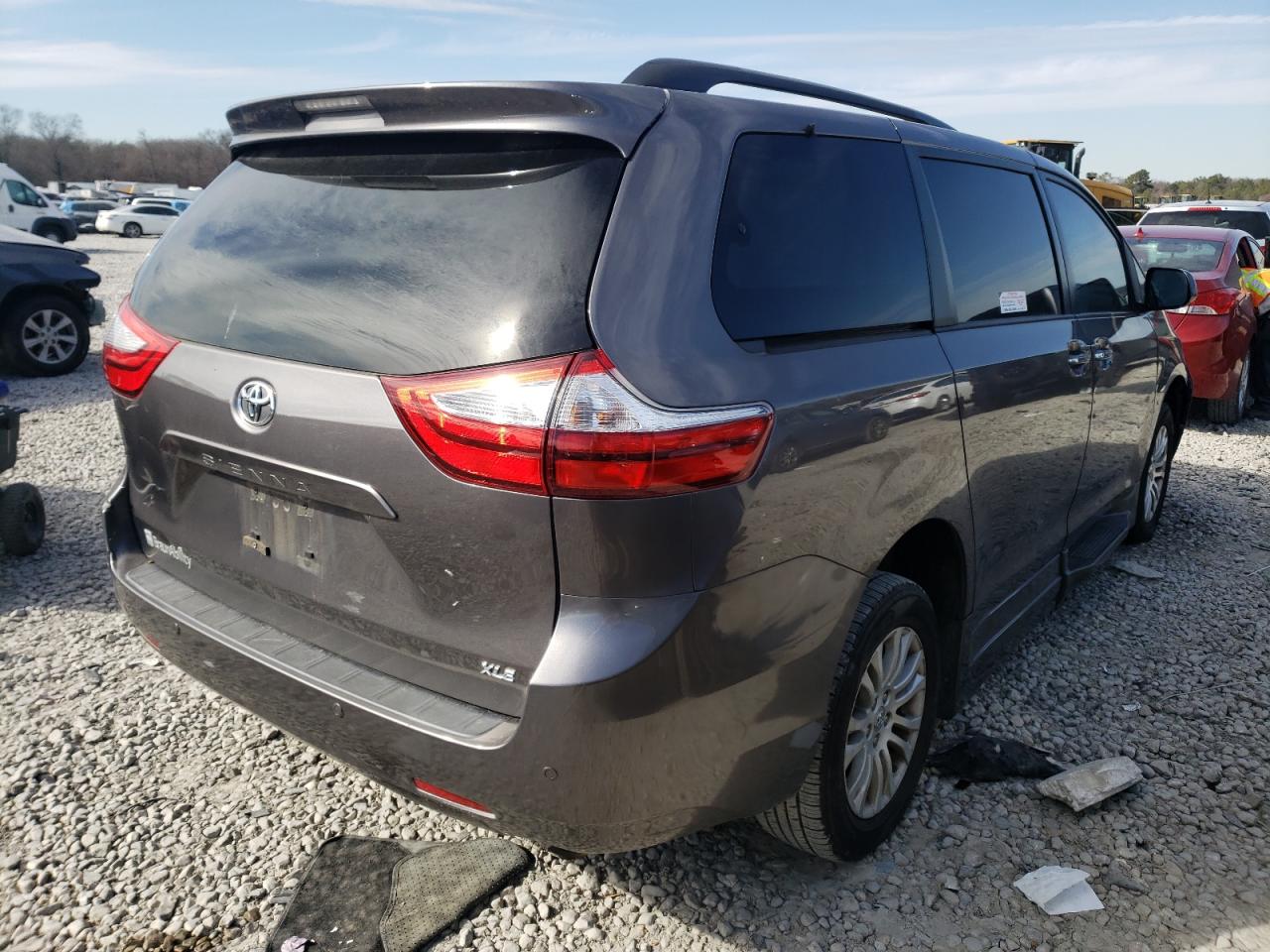 Photo 4 from auction – 2015 TOYOTA SIENNA XLE with VIN 5TDYK3DC9FS613596