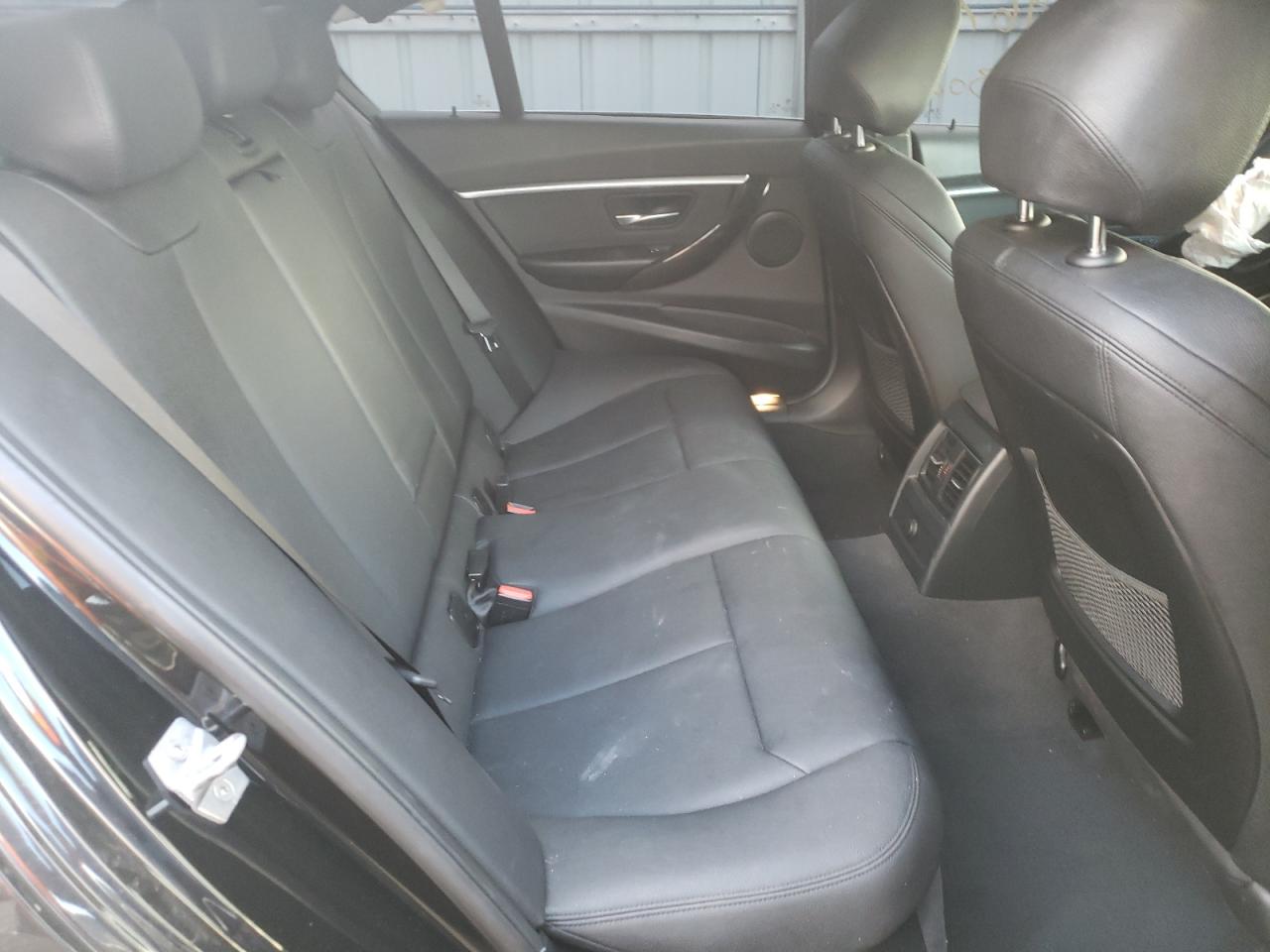Photo 6 from auction – 2017 BMW 330 XI with VIN WBA8D9C33HA011367
