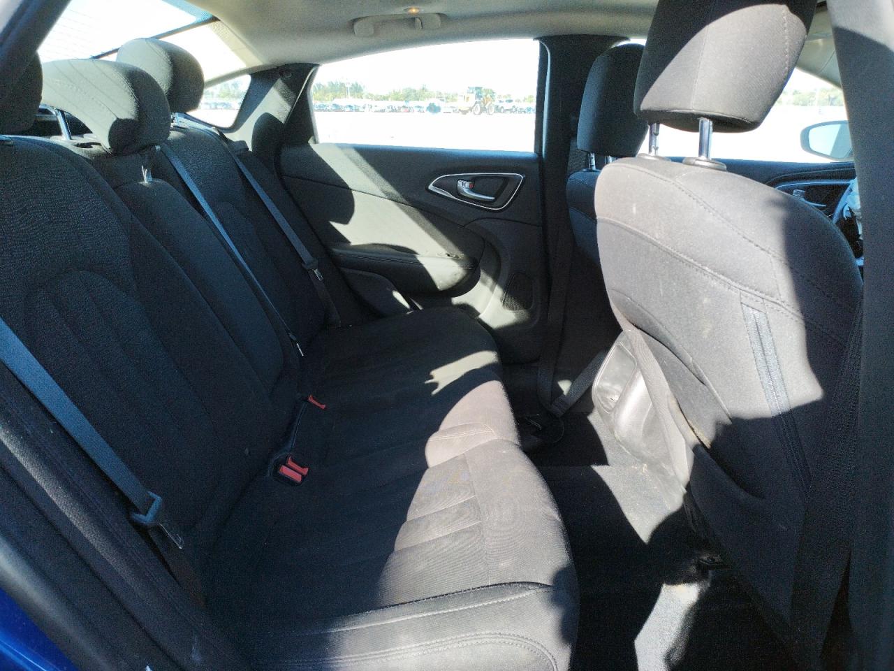Photo 6 from auction – 2016 CHRYSLER 200 LIMITE with VIN 1C3CCCAB7GN128095