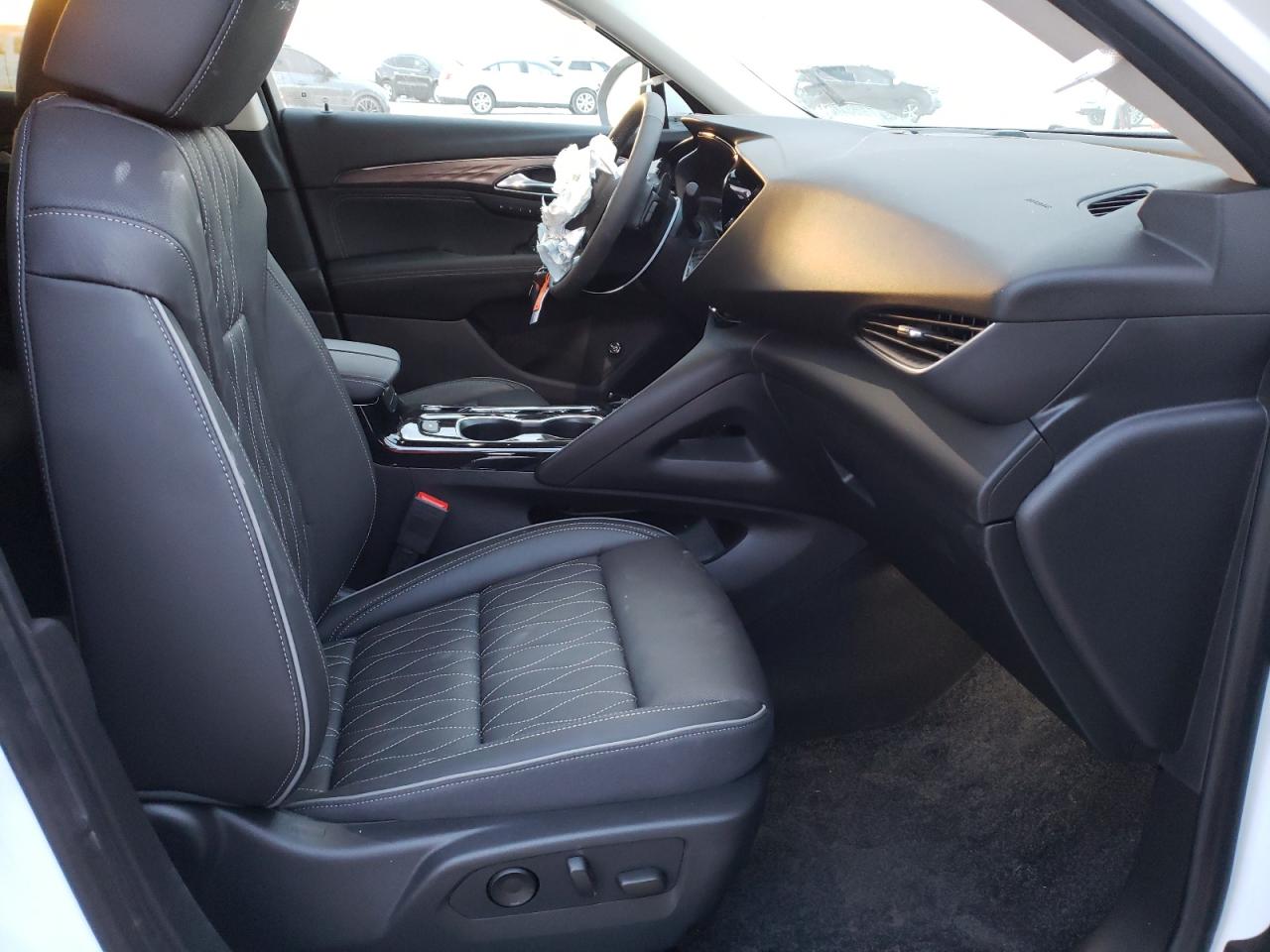 Photo 5 from auction – 2021 BUICK ENVISION A with VIN LRBFZSR42MD138024
