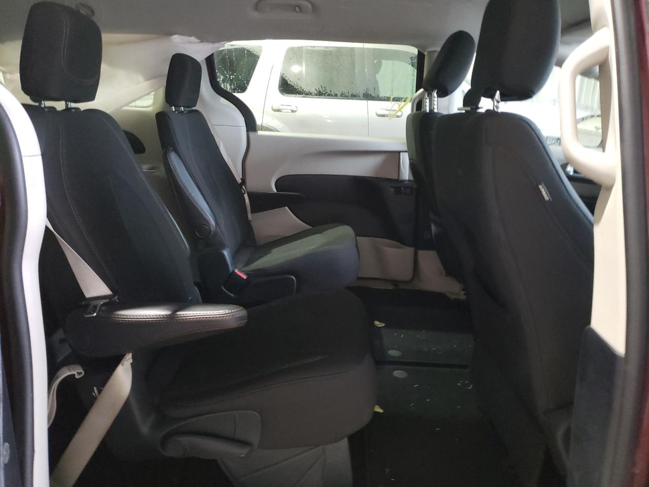 Photo 6 from auction – 2017 CHRYSLER PACIFICA L with VIN 2C4RC1CG3HR522815