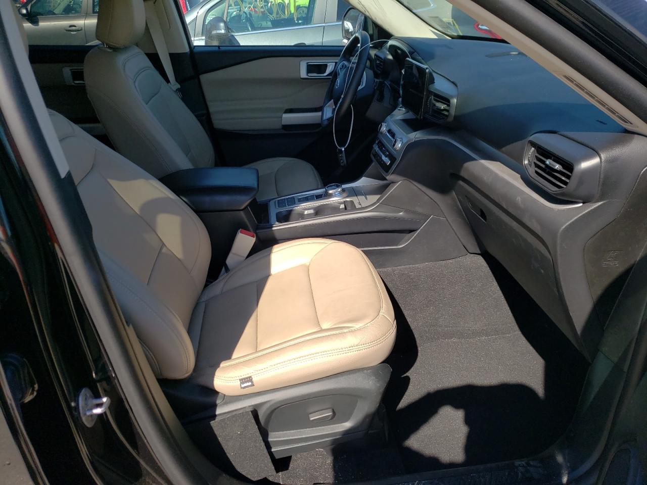Photo 5 from auction – 2021 FORD EXPLORER X with VIN 1FMSK7DHXMGA67841