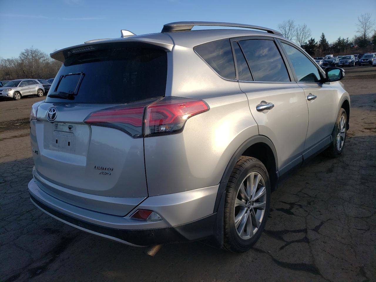 Photo 4 from auction – 2017 TOYOTA RAV4 LIMIT with VIN 2T3DFREV7HW573610