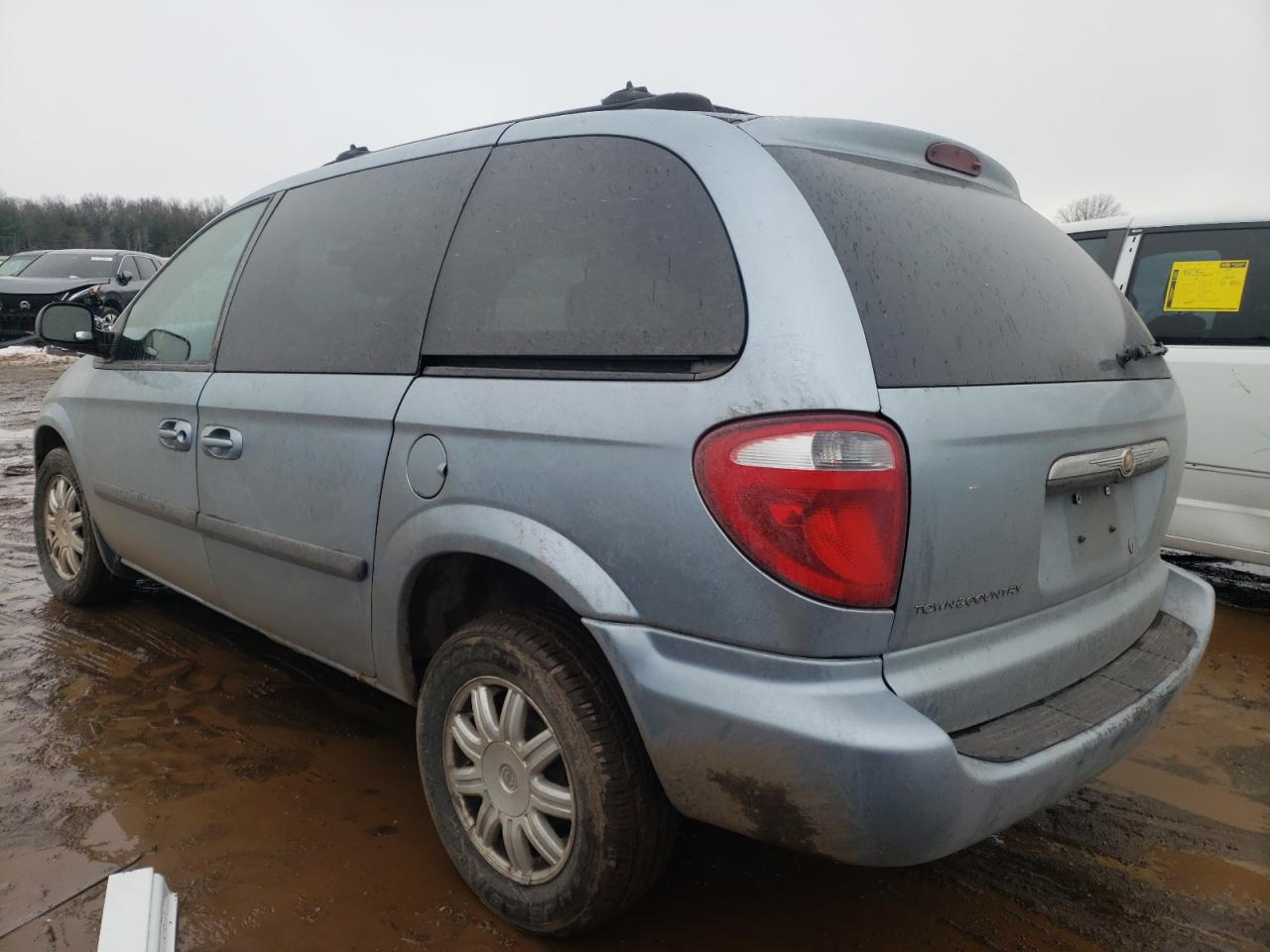 Photo 3 from auction – 2005 CHRYSLER TOWN & COU with VIN 1C4GP45R55B379968