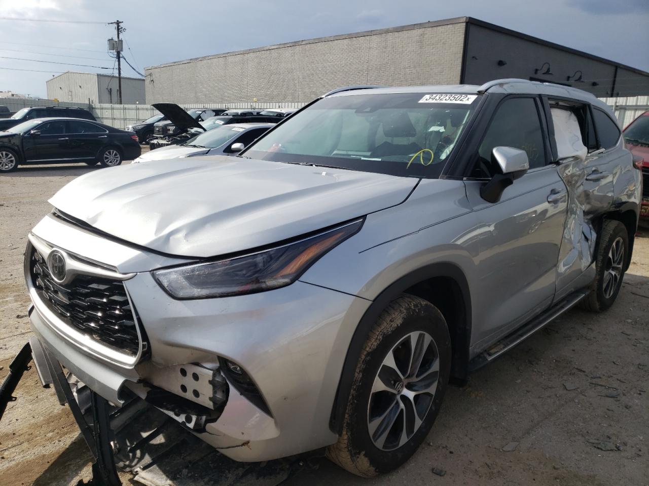 Photo 9 from auction – 2021 TOYOTA HIGHLANDER with VIN 5TDHZRBH3MS523726