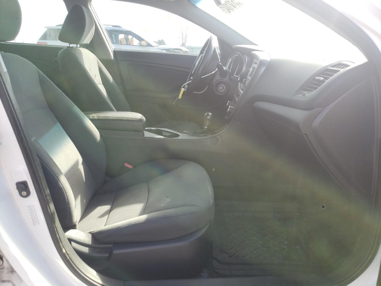 Photo 5 from auction – 2015 KIA OPTIMA LX with VIN KNAGM4A78F5532398