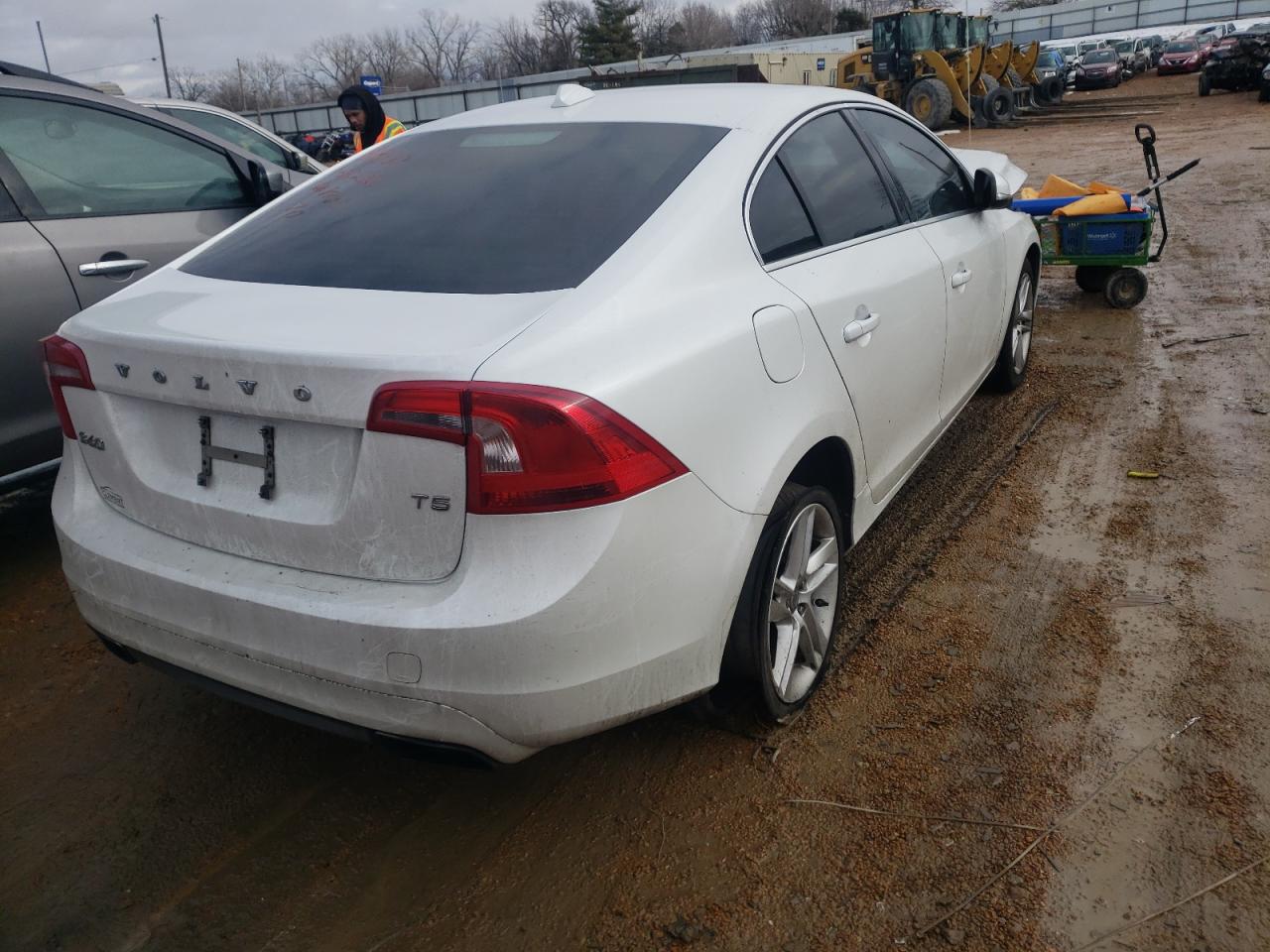 Photo 4 from auction – 2015 VOLVO S60 PREMIE with VIN YV140MFB4F1315768