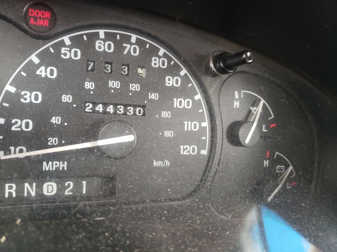 Photo 8 from auction – 2000 FORD EXPLORER with VIN 1FMZU63X0YZC57458