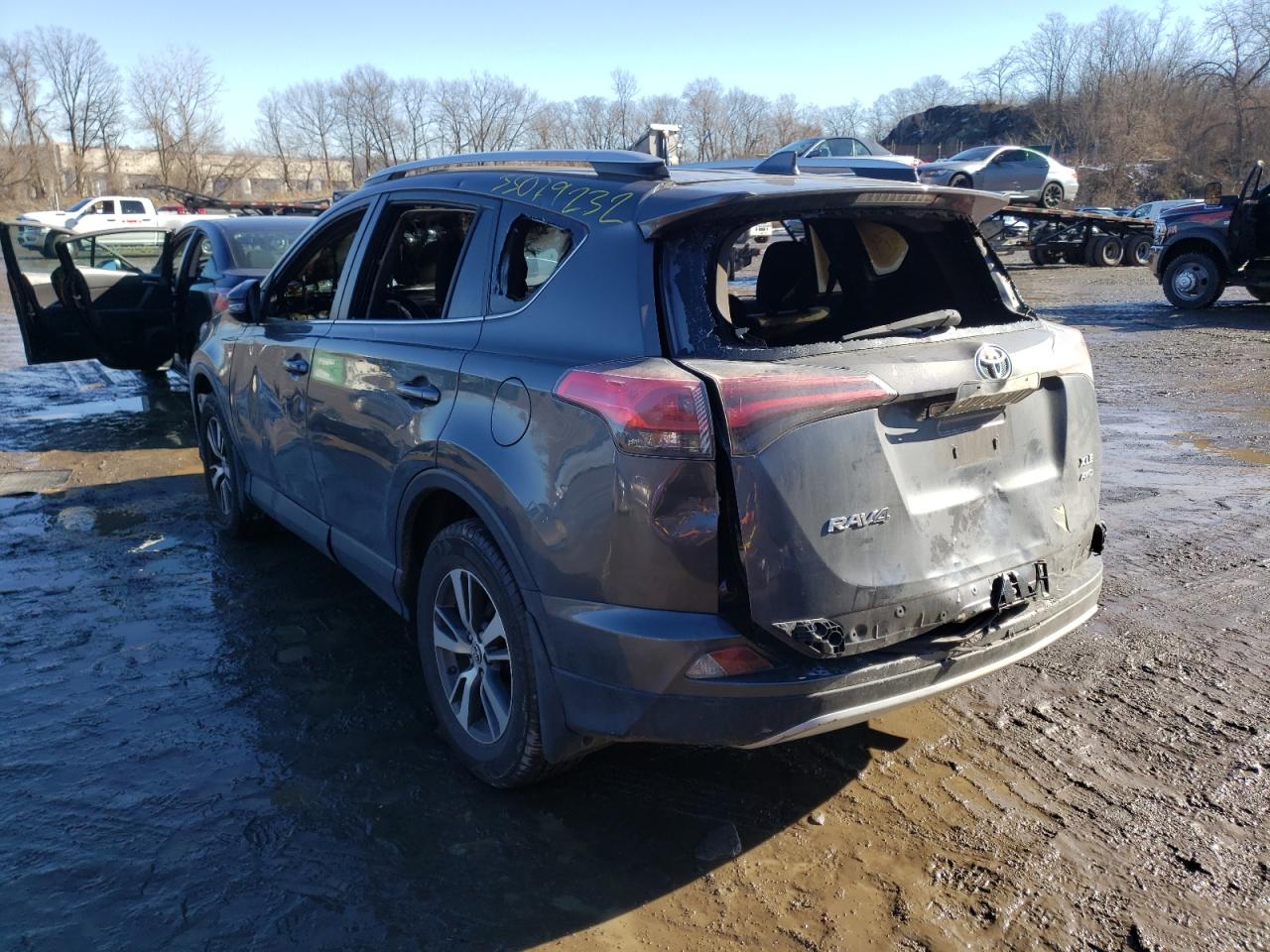 Photo 3 from auction – 2016 TOYOTA RAV4 XLE with VIN JTMRFREV2GD192085