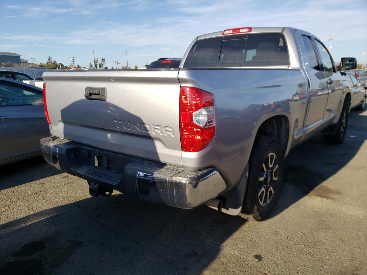 Photo 4 from auction – 2015 TOYOTA TUNDRA DOU with VIN 5TFRY5F18FX185721