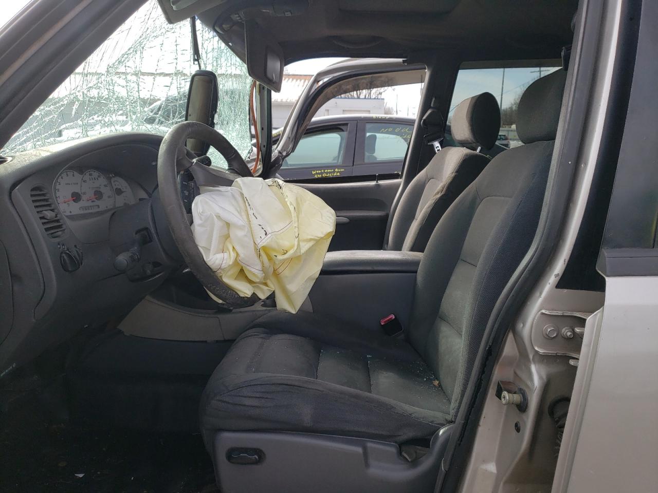 Photo 5 from auction – 2002 FORD EXPLORER S with VIN 1FMZU67E62UC61589