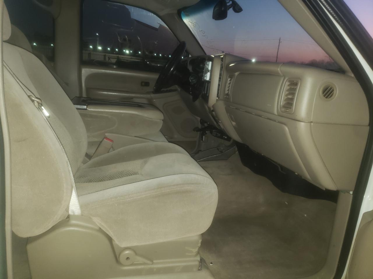 Photo 5 from auction – 2003 CHEVROLET SILVERADO with VIN 1GCHC23U73F183564