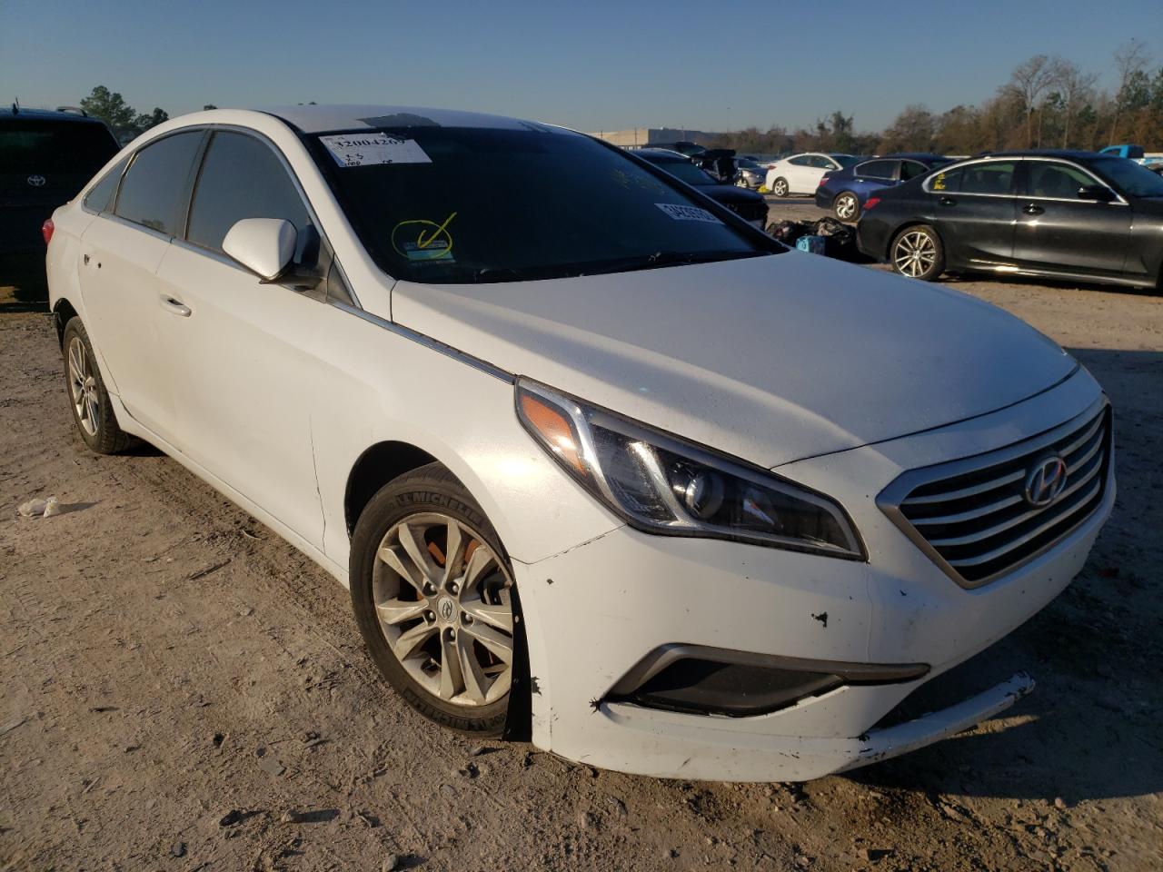HYUNDAI SONATA SE 2017 with VIN 5NPE24AF4HH459301 - Photo from auction