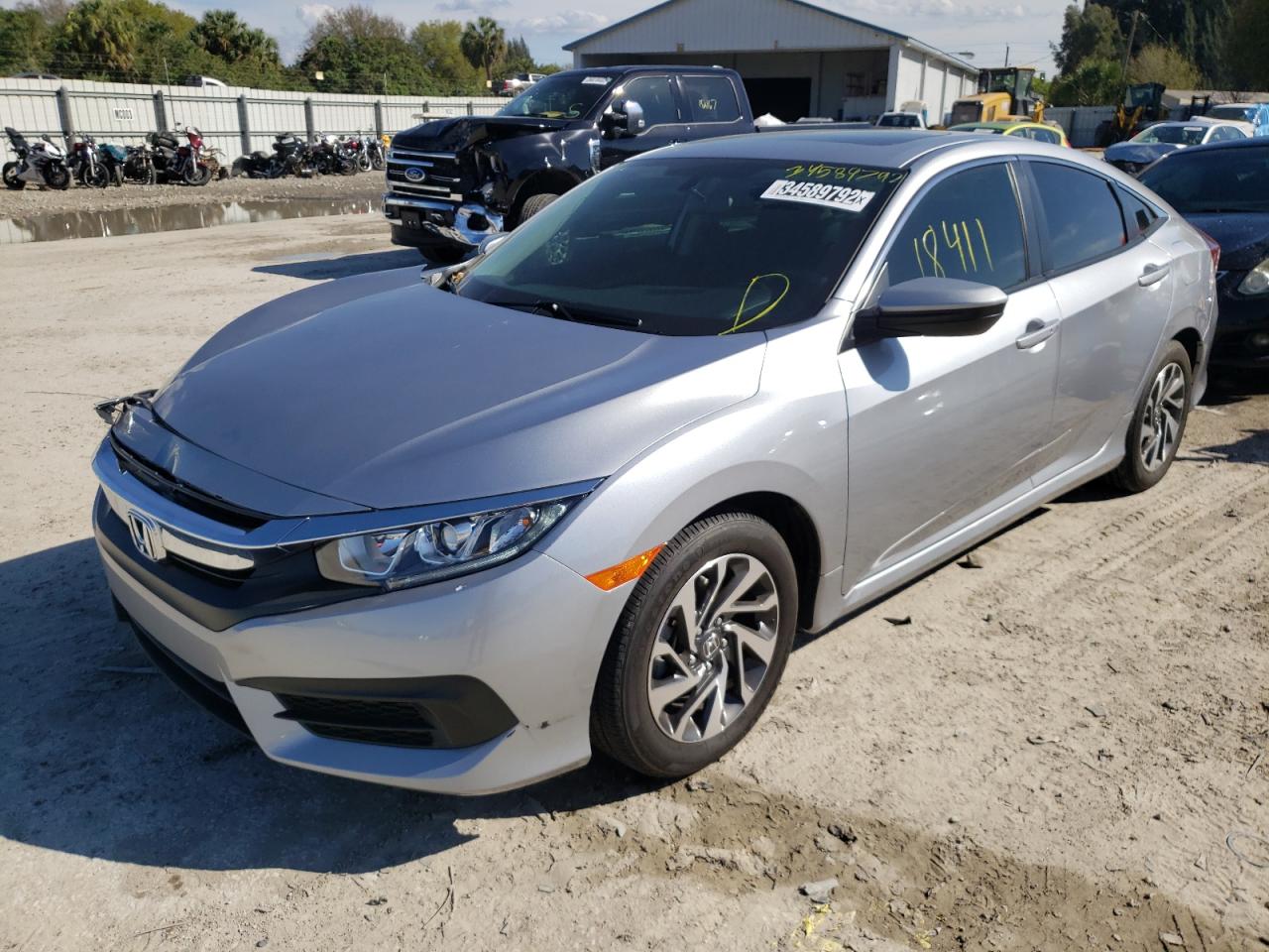 Photo 2 from auction – 2018 HONDA CIVIC EX with VIN 19XFC2F77JE031613