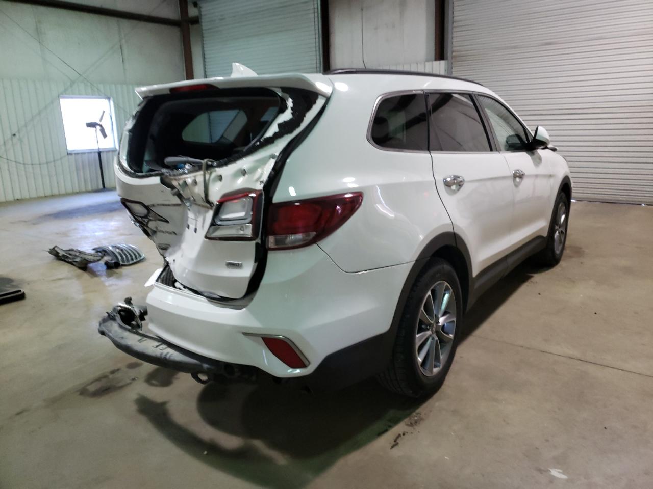 Photo 4 from auction – 2017 HYUNDAI SANTA FE S with VIN KM8SMDHF2HU226702