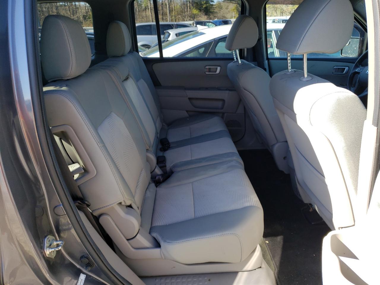 Photo 6 from auction – 2014 HONDA PILOT LX with VIN 5FNYF4H25EB006366