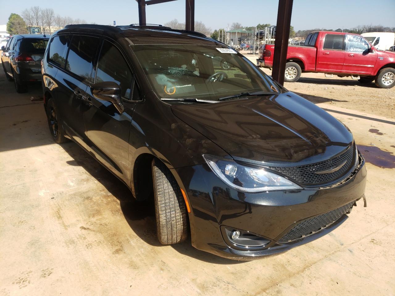 CHRYSLER PACIFICA T 2018 with VIN 2C4RC1BG4JR228203 - Photo from auction
