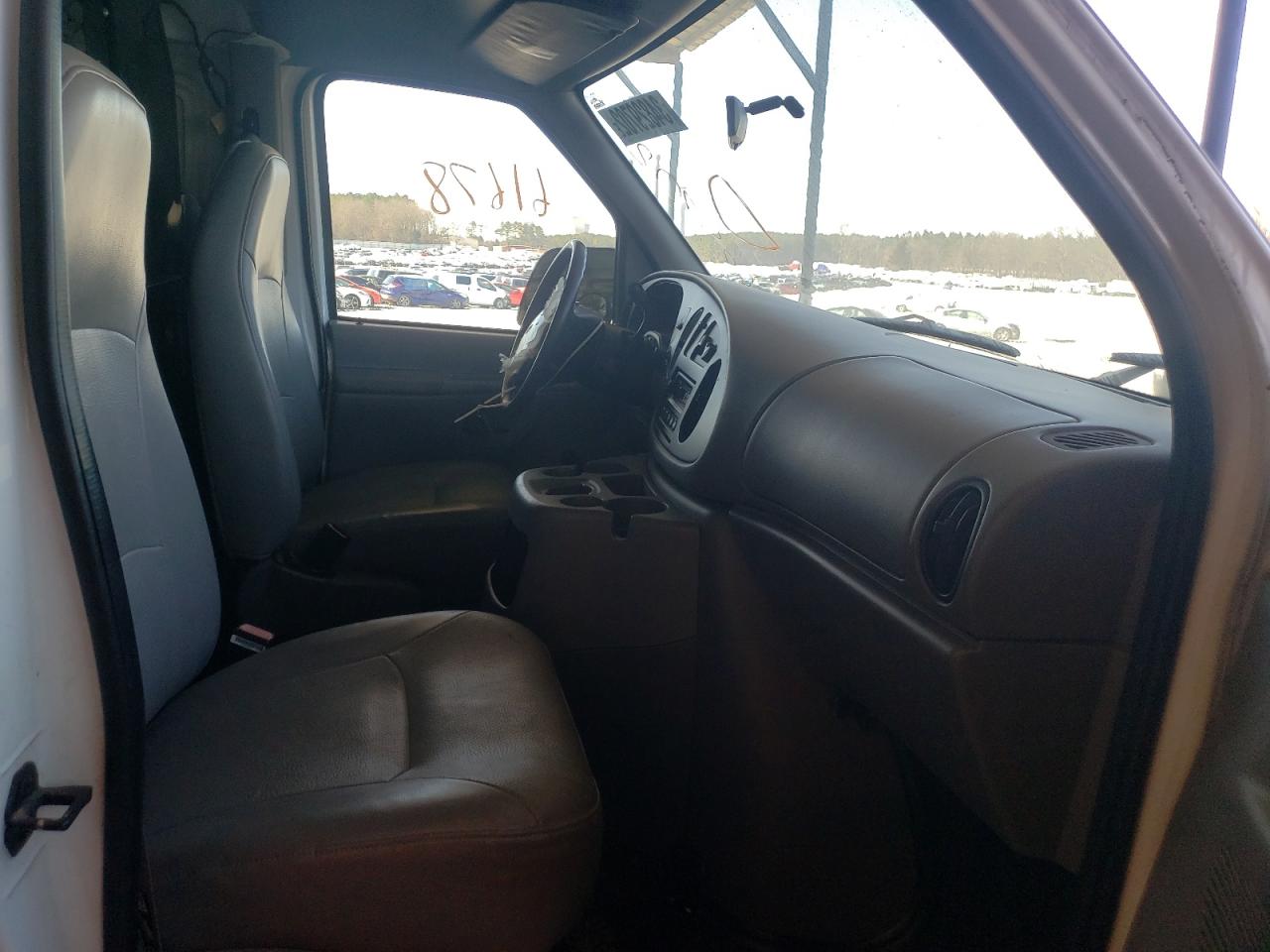 Photo 5 from auction – 2000 FORD ECONOLINE with VIN 1FTNE24L5YHB43871
