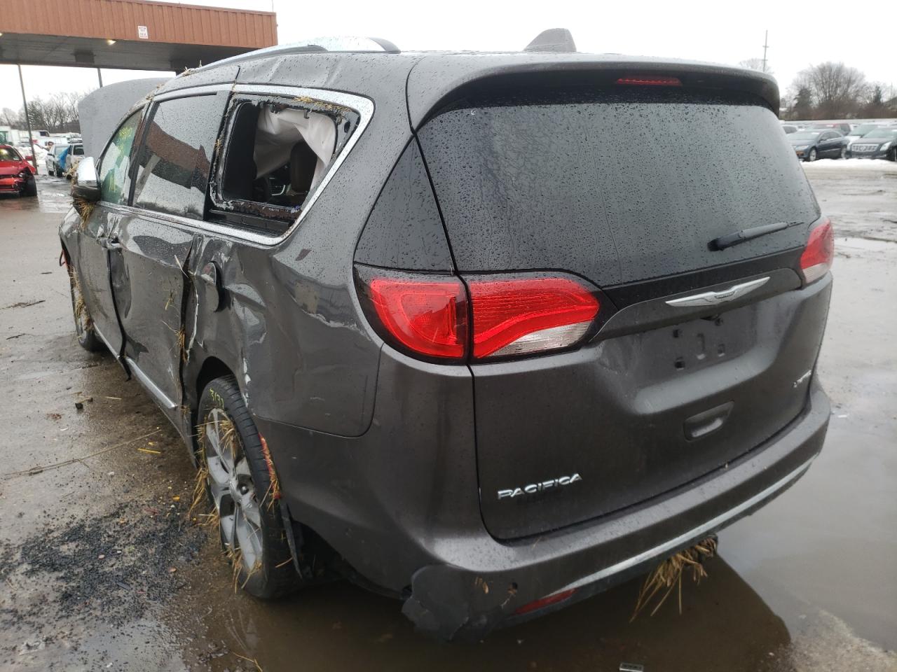 Photo 3 from auction – 2017 CHRYSLER PACIFICA L with VIN 2C4RC1GG2HR515154