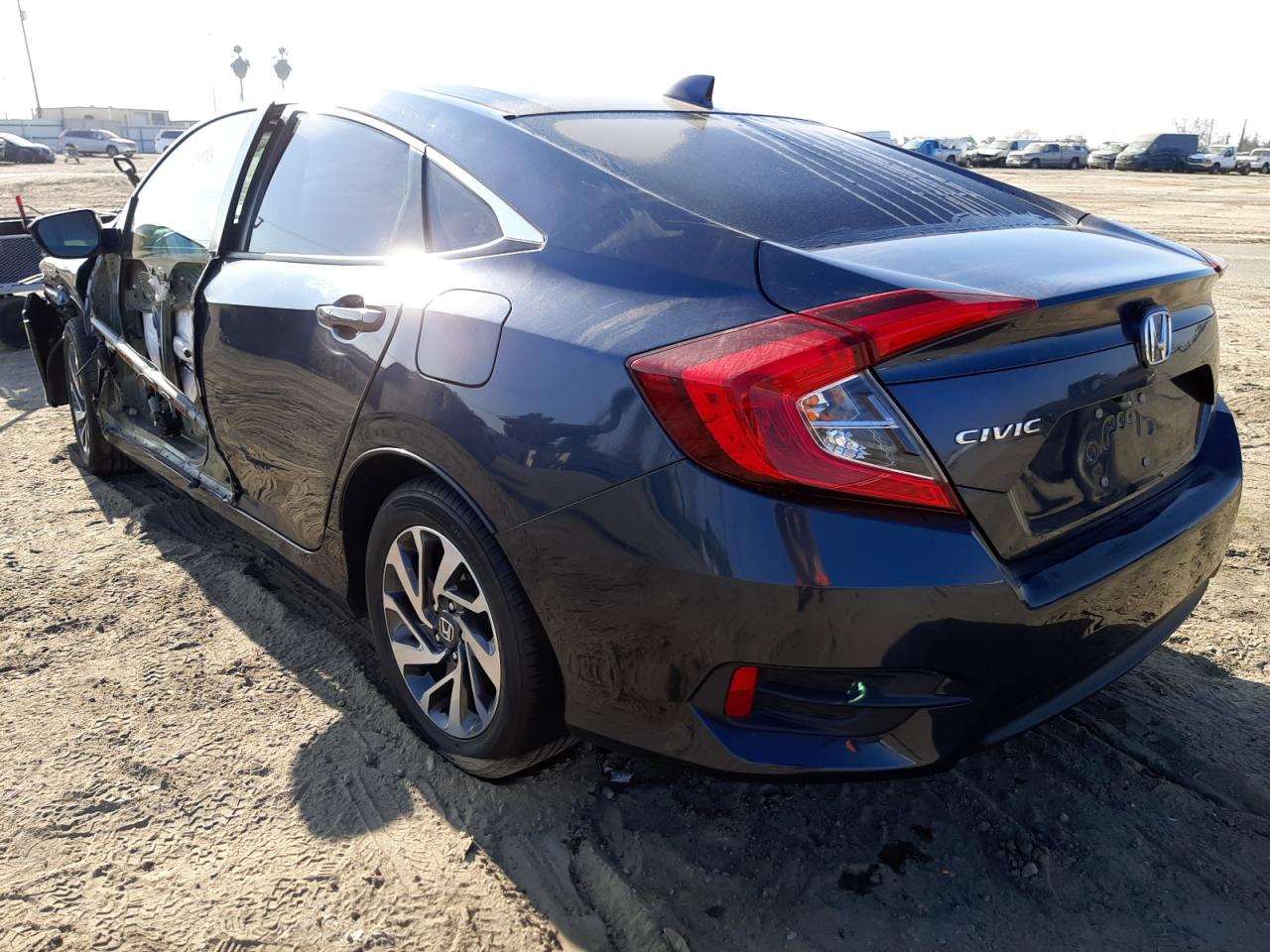 Photo 3 from auction – 2017 HONDA CIVIC EX with VIN 2HGFC2F86HH534493