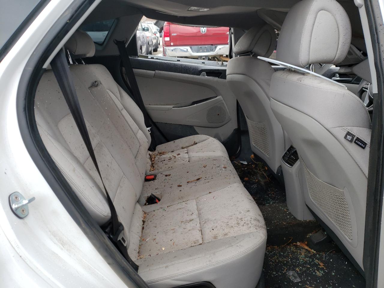 Photo 6 from auction – 2017 HYUNDAI TUCSON LIM with VIN KM8J3CA28HU506866
