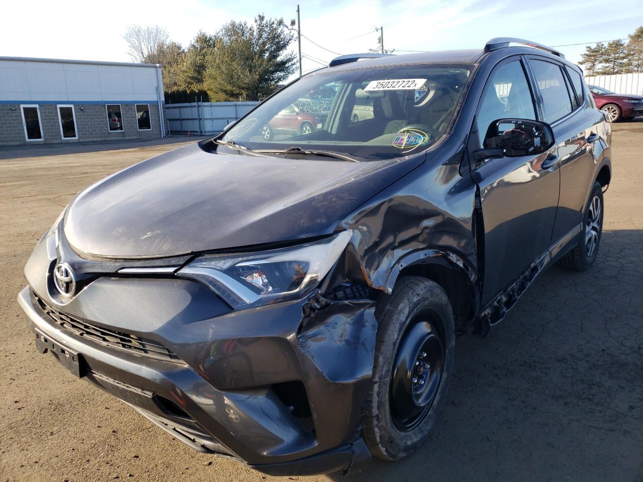 Photo 2 from auction – 2016 TOYOTA RAV4 LE with VIN 2T3BFREV0GW531673